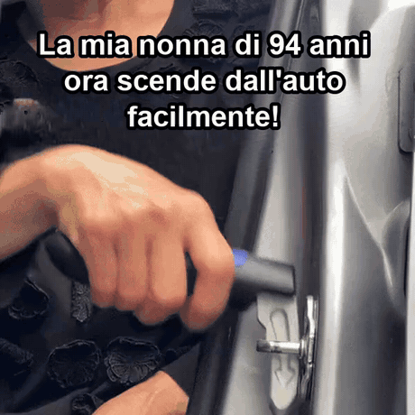 reggimano nonna esce auto